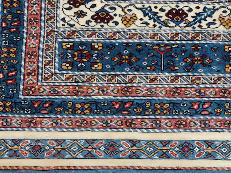 گلیم فرش یاقوت؛ طبیعی ماشینی (ساده بافت ورنی نقش برجسته) لری بلوچی