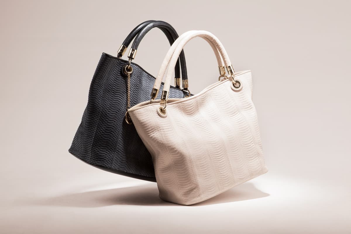 کیف مارک fouvor؛ پارچه ای چرم سبک 3 رنگ آبی مشکی قرمز