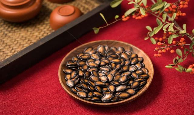 تخمه هندوانه مشهد؛ اسید گلوتامیک تقویت سیستم ایمنی زرد مشکی The egg