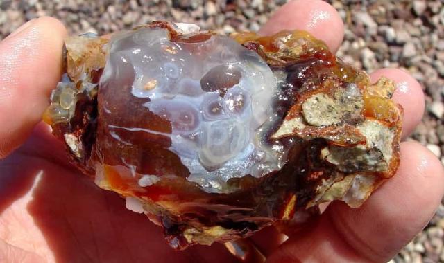 سنگ آنتیک طبیعی؛ سرامیکی گچی 3 رنگ مشکی قهوه ای کرم Antique