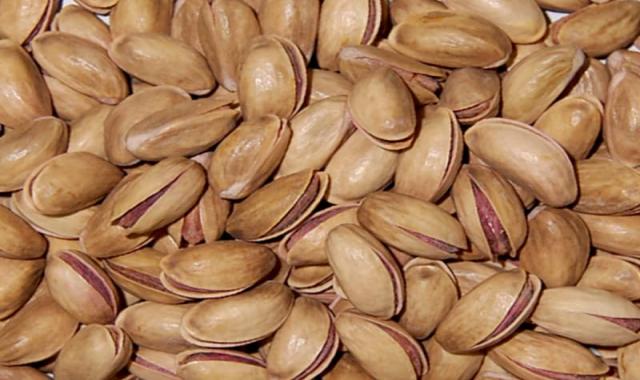 پسته یزد ابرکوه؛ کله قوچی اکبری بادامی ویتامین (B6 A C K) کلسیم فیبر