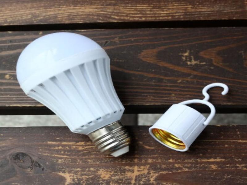 لامپ ال ای دی شارژی؛ فاقد نور فرابنفش باطری مخصوص rechargeable