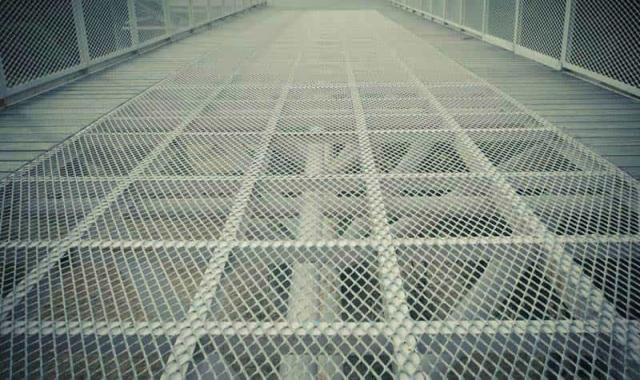 توری فلزی سرندی؛ فلز بافت لوزی شکل مشبک منعطف Metal