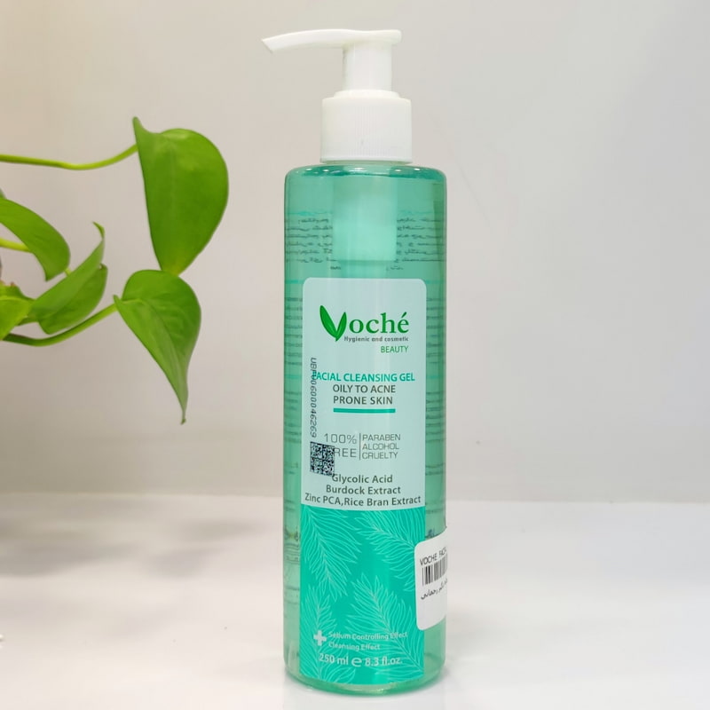 شوینده صورت وچه؛ فوم سفید لایه بردار حاوی ویتامین E K C