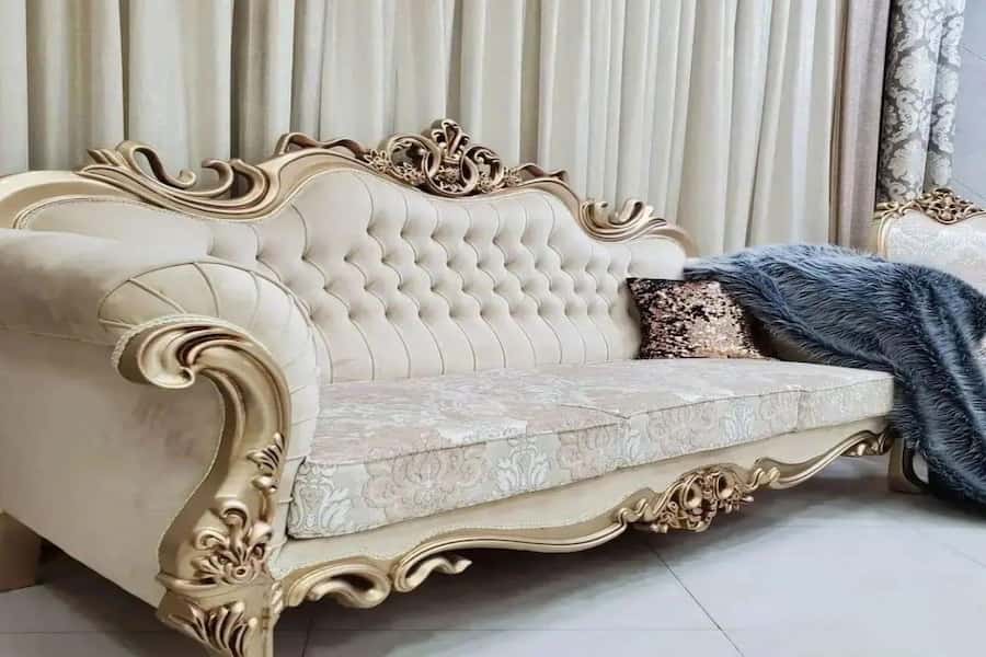 مبل چستر افسون؛ کلاسیک 3 رنگ ( کرم سفید قهوه ای) دسته پهن