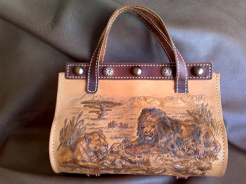 کیف چرم برند بوفالو؛ مردانه زنانه (عسلی فیلی) دوخت لیزری Buffalo