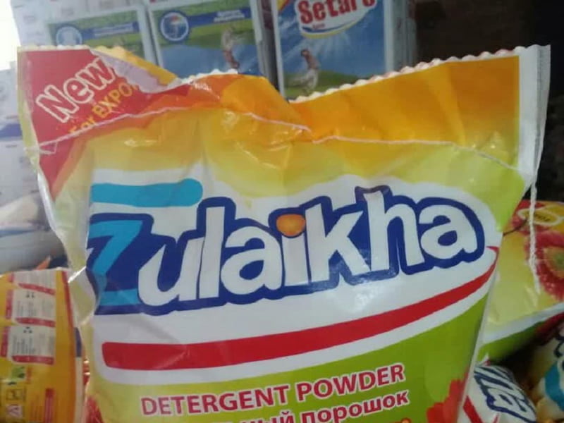 پودر لباسشویی زلیخا؛ پاک کننده عالی مناسب شستشوی البسه رنگی 500 گرمی