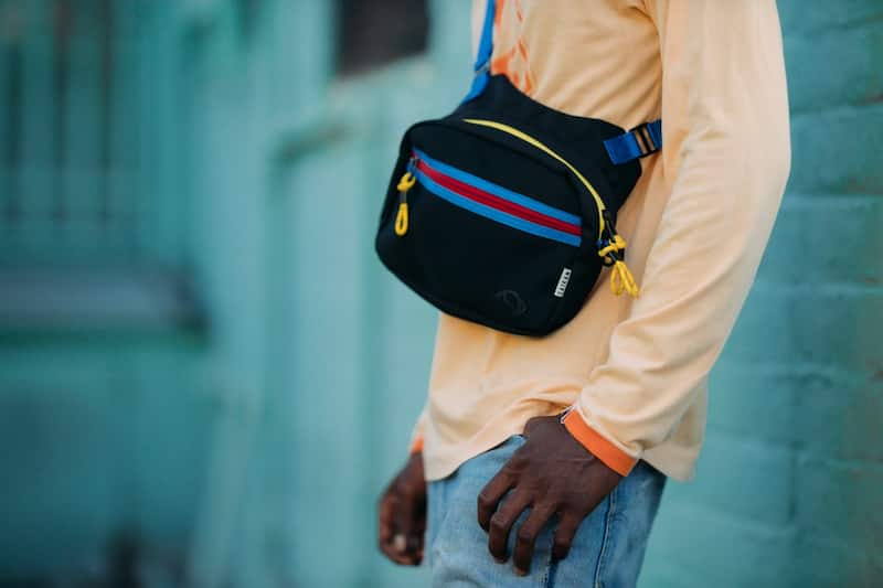 کیف کمری کاترپیلار؛ حمل آسان 2 رنگ مشکی قهوه ای ضد آب Iran