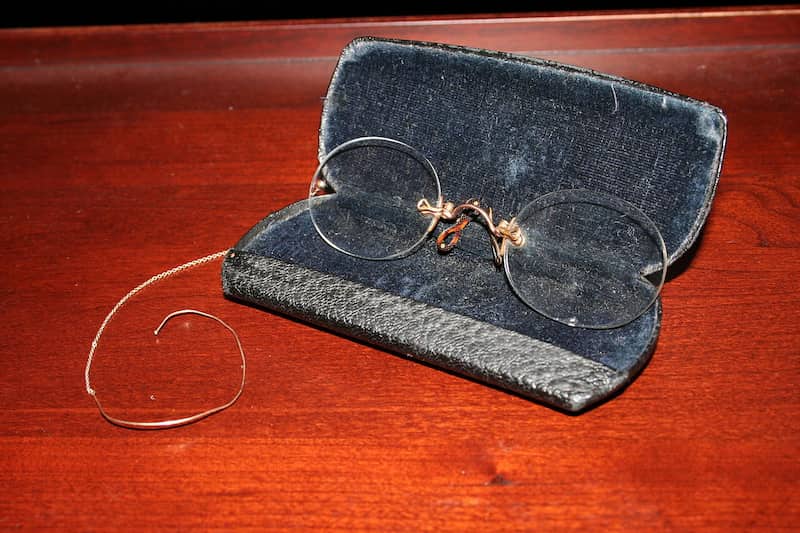 کیف عینک فانتزی؛ سبک کم وزن 3 رنگ سبز آبی مشکی زیپی دکمه ای Iran