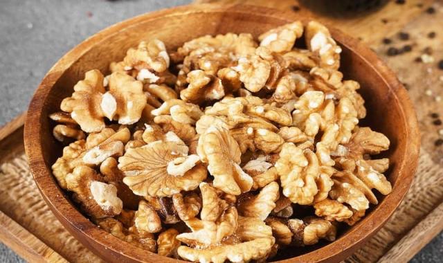 گردو ضد تهوع؛ تقویت سیستم گوارشی درشت خون ساز ویتامین C