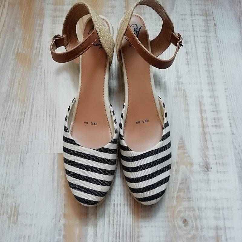 کفش صندل فانتزی زنانه؛ کنفی پارچه ای اسپرت 2 رنگ کرمی سفید Women's