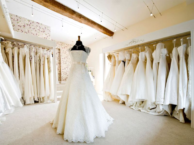 لباس عروس یقه دار؛ حریر بلند کوتاه 2 مدل ساده سنگ دوزی