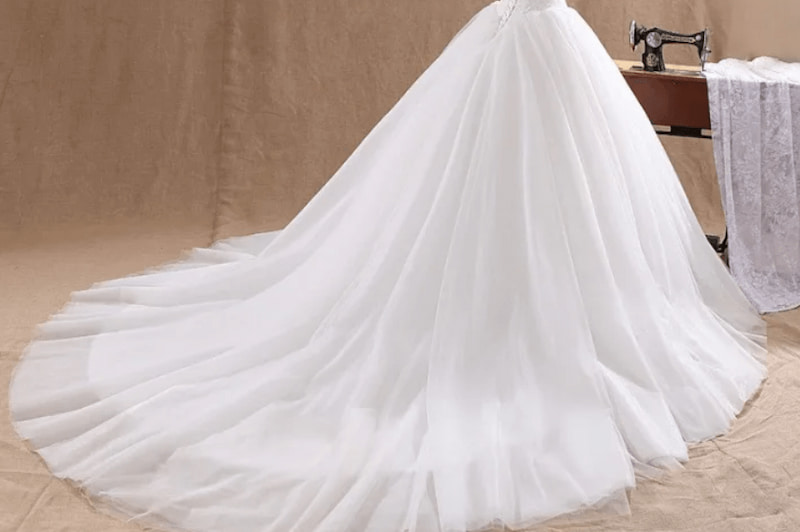 لباس عروس در استانبول؛ گیپور دانتل چسبیده (معمولی دنباله دار) سنگ دوزی Istanbul