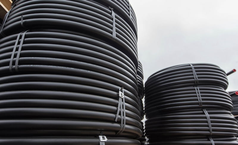 لوله پلی اتیلن یک اینچ؛ آبرسانی کشاورزی 2 رنگ طوسی سفید کلافی