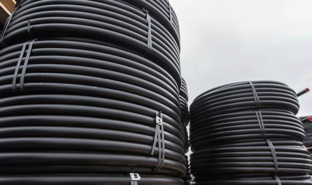 لوله پلی اتیلن یک اینچ؛ آبرسانی کشاورزی 2 رنگ طوسی سفید کلافی