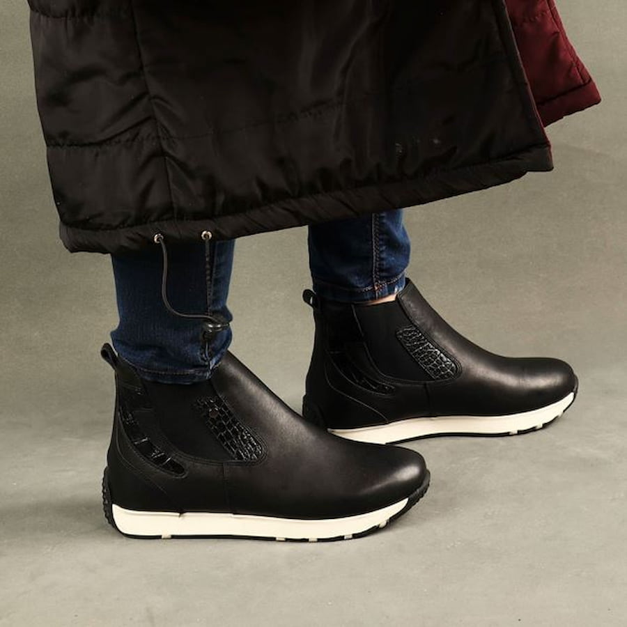 نیم بوت چرم طبیعی زنانه؛ گاوی 2 رنگ قهوه ای مشکی دست دوز صنعتی