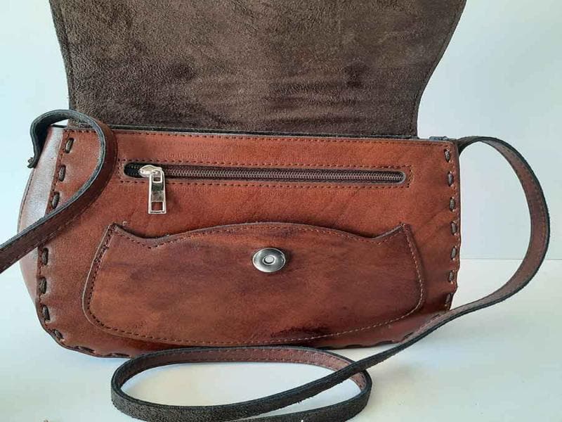 کیف چرم فانتزی دست دوز؛ ماشین آلات برقی تجهیزات مدرن دستی دوشی pocket