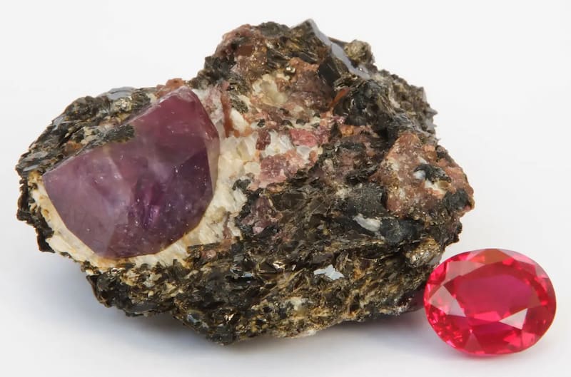 سنگ مصنوعی یاقوت؛ دور باغچه ای پنل دیواری مقاوم مناسب نمای ساختمان Rock