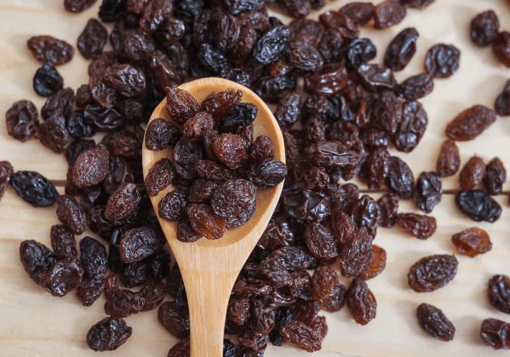 کشمش پلویی عمده؛ بی دانه طلایی قهوه ای (فله بسته بندی) صنعتی سنتی