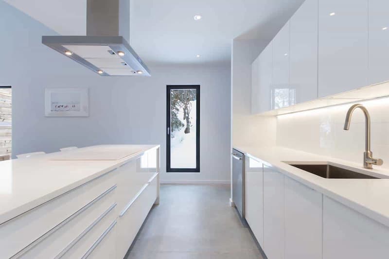 ام دی اف سفید آینه ای؛ رزین پلیمر 120*240 صاف براق 8 میلیمتر