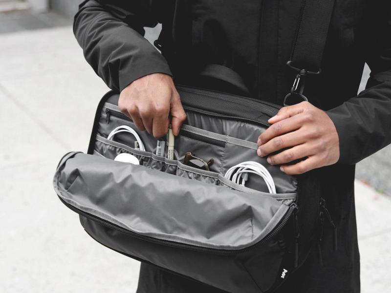 کیف دوشی نوین چرم مردانه؛ ساده طرح دار 2 رنگ مشکی شتری