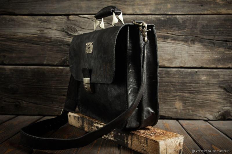 کیف دوشی مردانه نوین چرم؛ زیپی دکمه دار 2 رنگ عسلی مشکی