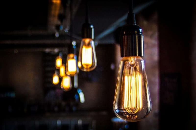 لامپ کم مصرف رشته ای؛ مهتابی آفتابی رنگی جنس بدنه (پلاستیکی آلومینیومی) خانگی تجاری