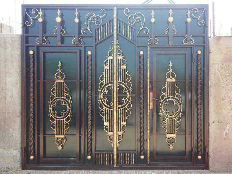 درب پیش ساخته فلزی در شیراز؛ طرح فرفورژه چوب مقاوم سرما آتش Shiraz