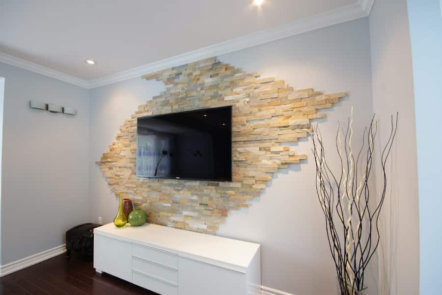 سنگ آنتیک سفید پشت تلویزیون؛ ضد خش تراورتن دکوراسیون بادوام Rock