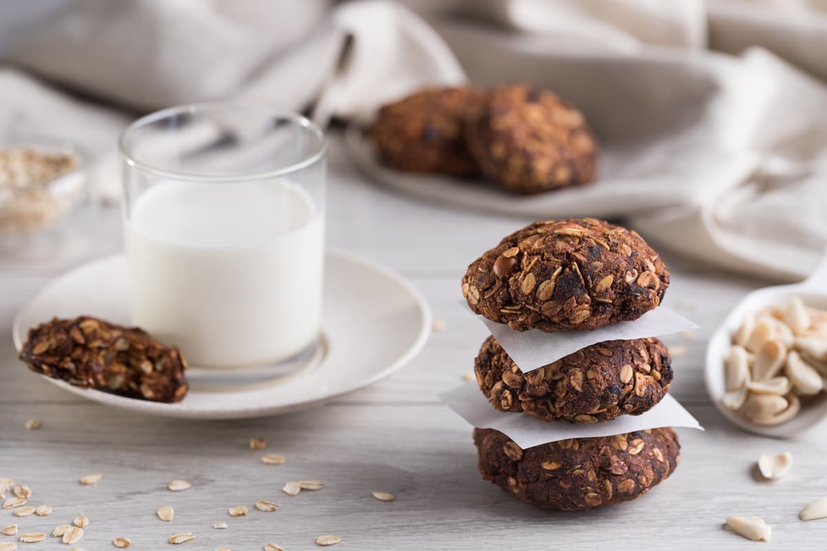 کلوچه خرمایی خانگی با ماست؛ فیبر آهن کلسیم کاکائویی 160 کالری