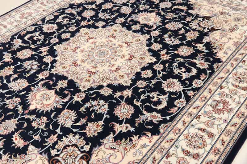 فرش زرنیم نوین فر؛ رنگ زمینه آبی وزن کم ابعاد (150*100) سانتی متر