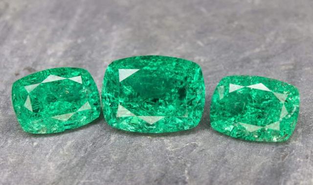 سنگ قیمتی کوارتز؛ خراسان ساخت انگشتر درمان بیماری روحی 3 رنگ سفید آبی Green