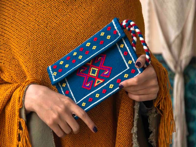 کیف طرح گلیم؛ ابعاد کوچک متوسط مناسب فصل سرد Bag
