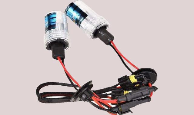 لامپ پروژکتور پژو پارس؛ افزایش دید راننده تنظیم نور رنگ زرد ضد خوردگی 12 ولت