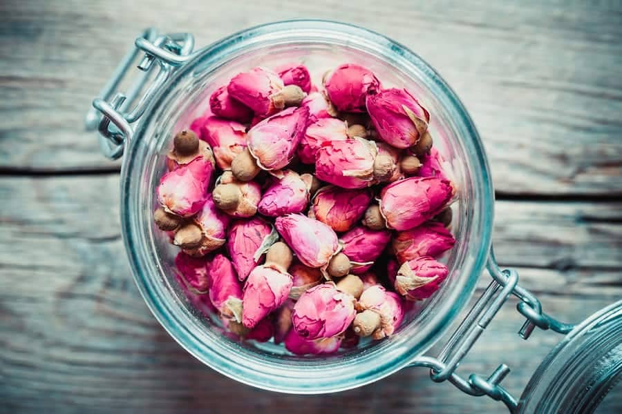 گل محمدی غنچه خشک؛ تولید عطر دمنوش رایحه عالی 2 مزیت کاهش استرس چربی سوزی