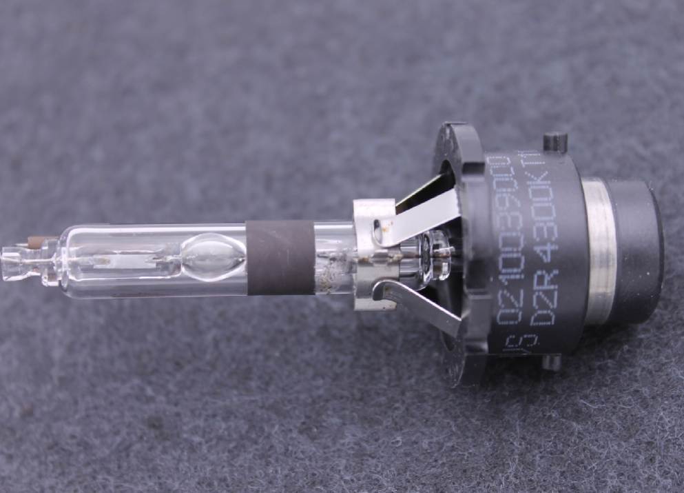 لامپ زنون پژو پارس؛ نور آبی جفتی (طول عمر مقاوم) شفاف توان 100 VOLT