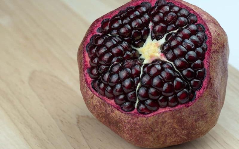 انار دانه سیاه شیرین؛ کاهش فشار خون پوست شفاف ویتامین C