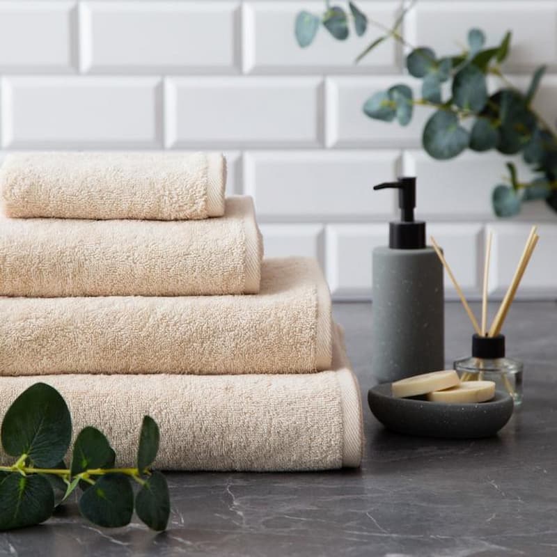 محصولات بهداشتی آقایان مشهد؛ پوست سالم اسکراب رفع آکنه Sunscreen