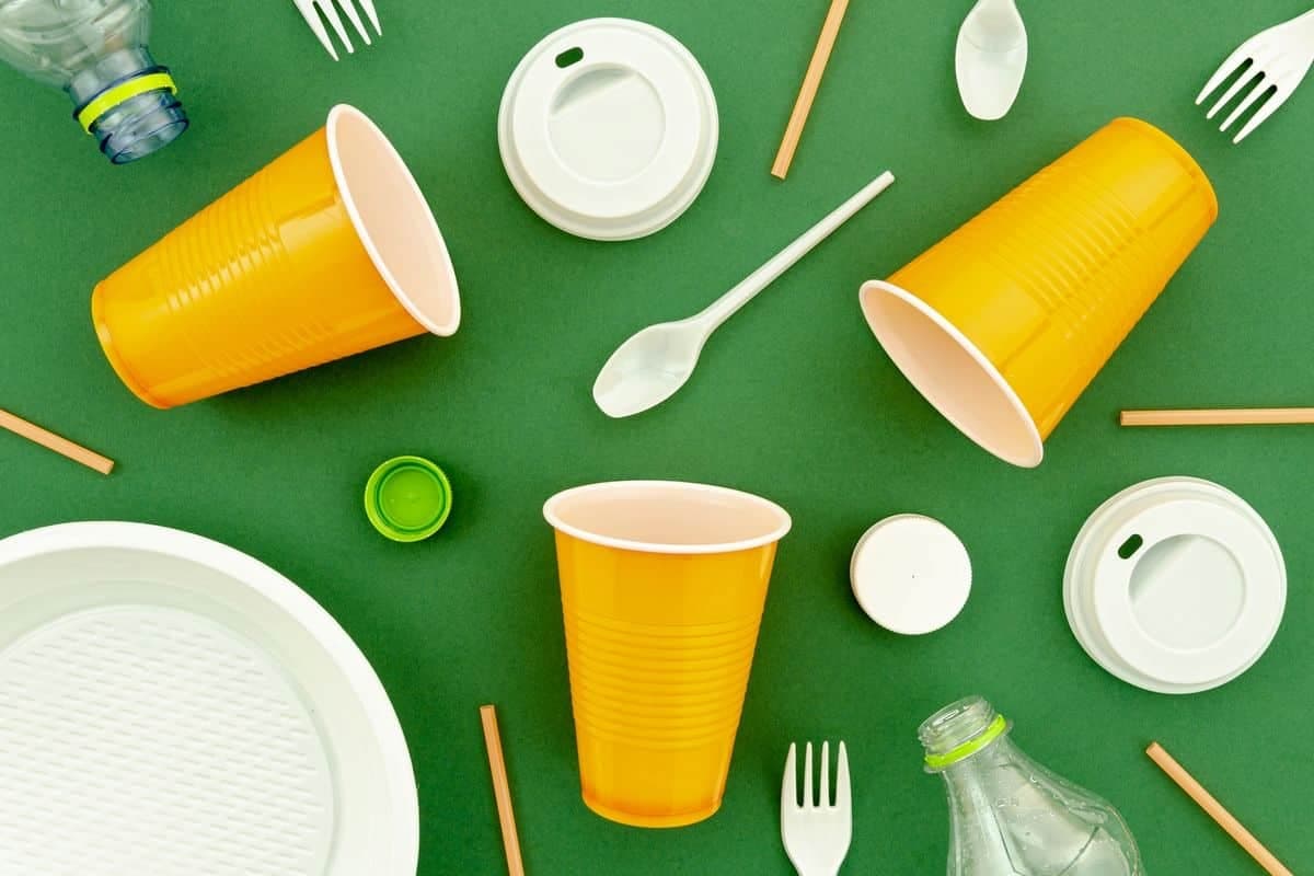 لیوان یکبار مصرف سردار؛ کاغذی پلاستیکی 3 رنگ سبز سفید صورتی