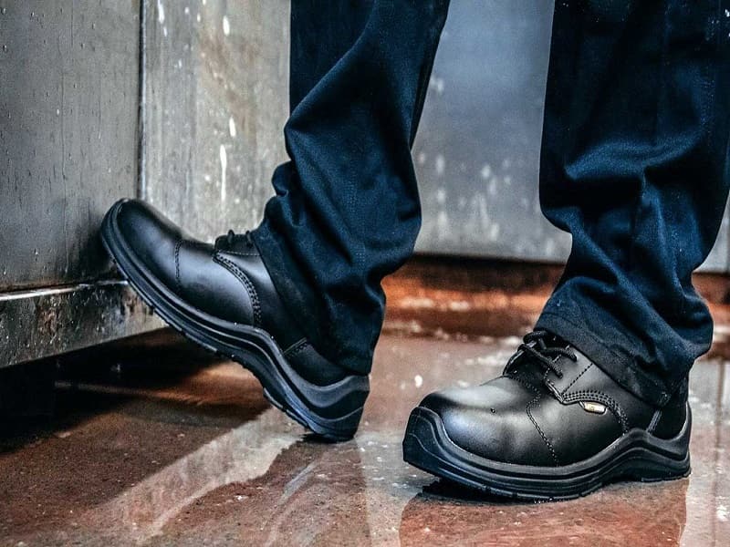 کفش ایمنی الوند بهشتیان؛ لاستیکی کامپوزیت عایق برق سایز 40 43