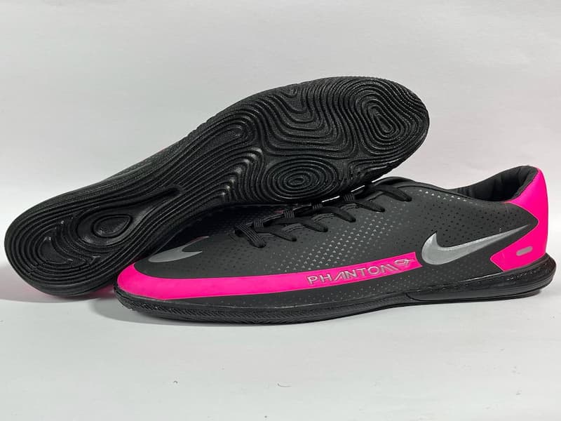 کفش فوتبال سالنی؛ کیفیت فوق العاده استقامت بالا بند پهن محکم Pu