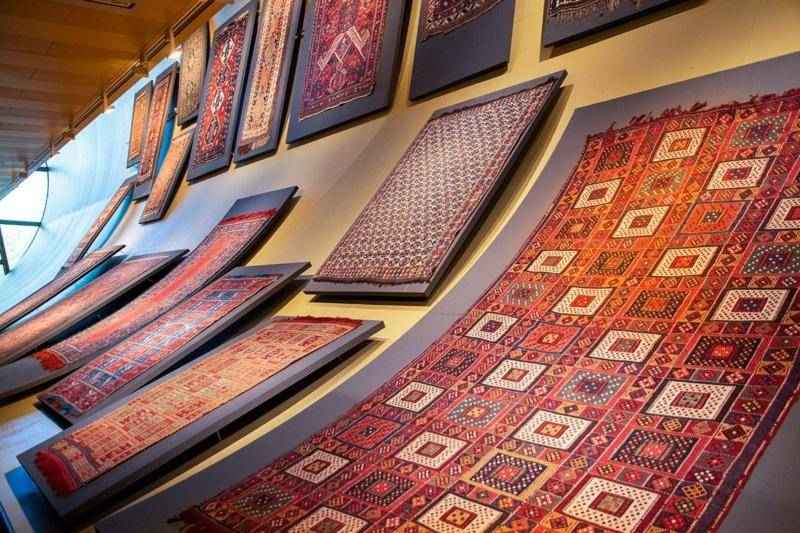 فرش ماشینی هفتصد شانه؛ حمل آسان 2 رنگ زرد آبی Silk