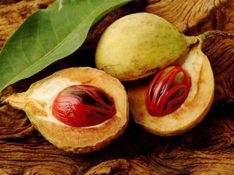 جوز هندی در بازار (ادویه) طعم تند آنتی اکسیدان 2 نوع پودری دانه