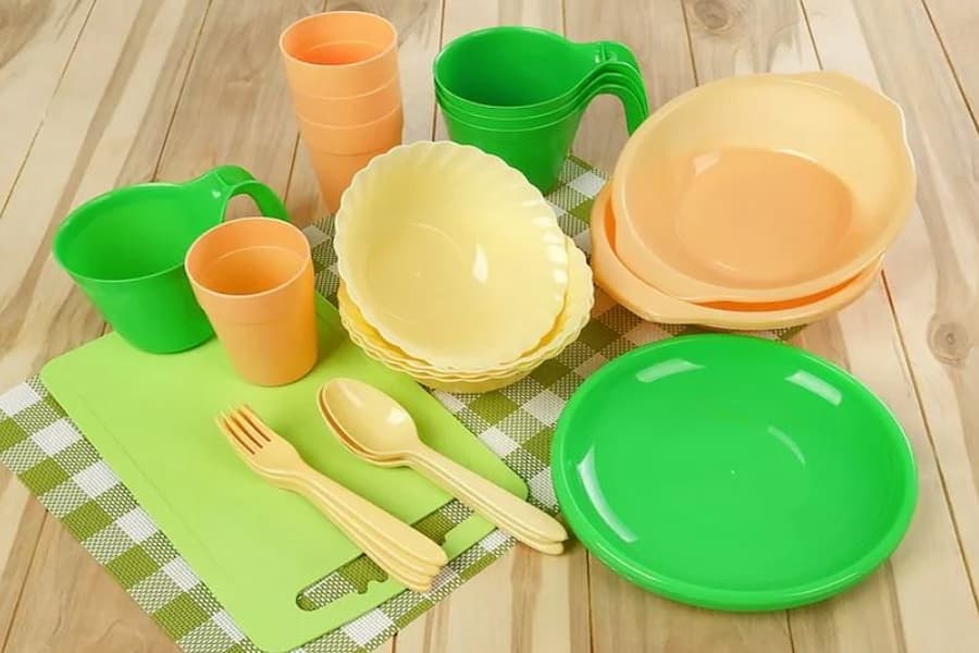 سرویس ظروف پلاستیکی آشپزخانه عروس؛ پلی پروپیلین رنگ (سفید مشکی رنگی) 74 پارچه مقاومت بالا