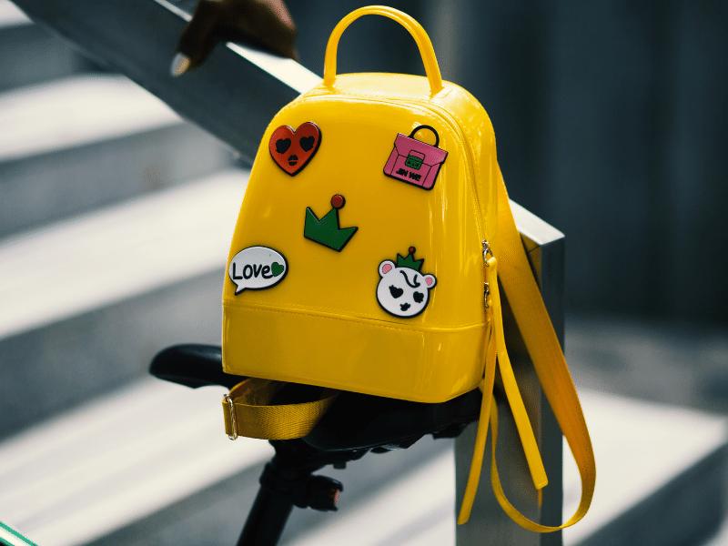 کیف مدرسه دخترانه کوله پشتی؛ جنس (برزنتی چرمی) رنگ صورتی زرد آبی