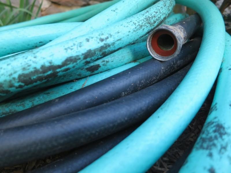 شیلنگ نمره 4؛ پی وی سی پلاستیک مقاوم انعطاف پذیر سایز 1.4*1 اینچی