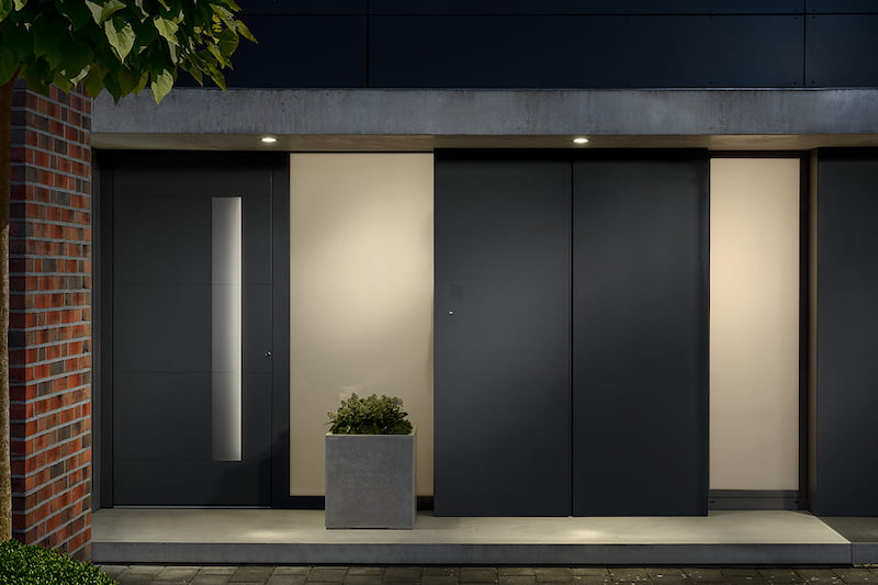 درب ضد سرقت مشکی براق؛ ورودی ساختمان آلپی 2 جنس چوب شیشه