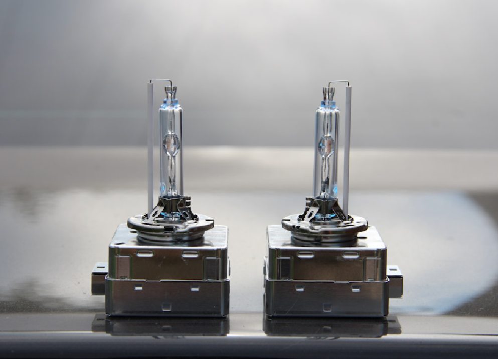 لامپ زنون مزدا 3 نيو؛ پلیمری سنتی مقاوم نشکن modern