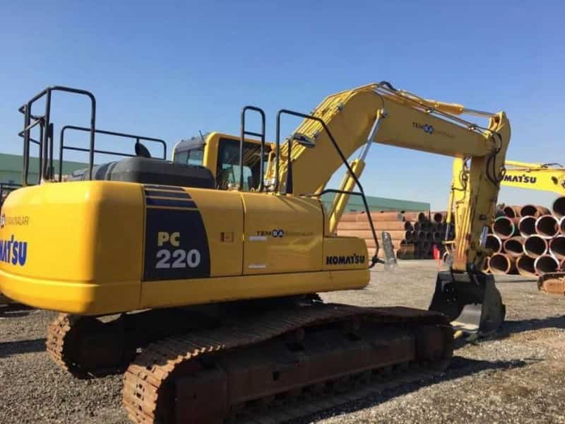 بیل مکانیکی چرخ زنجیری کوماتسو؛ عمران راهسازی مقاوم Komatsu