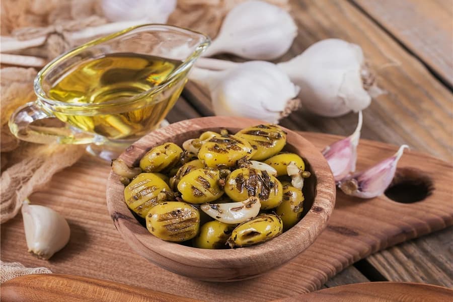 زیتون کبابی لوراس 10 کیلویی؛ کاهش التهاب بیماری قلبی ورم مفاصل 2 نوع تلخ شور